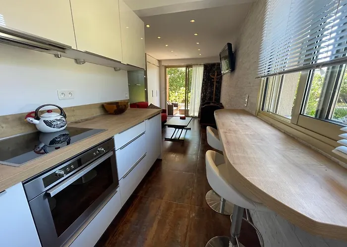 Апартаменты Confort Au Calme Avec Jardin Proche Cannes